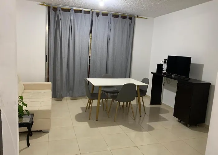 Apto De 3 Habitaciones Con Ventilador Y Parqueadero Comunal