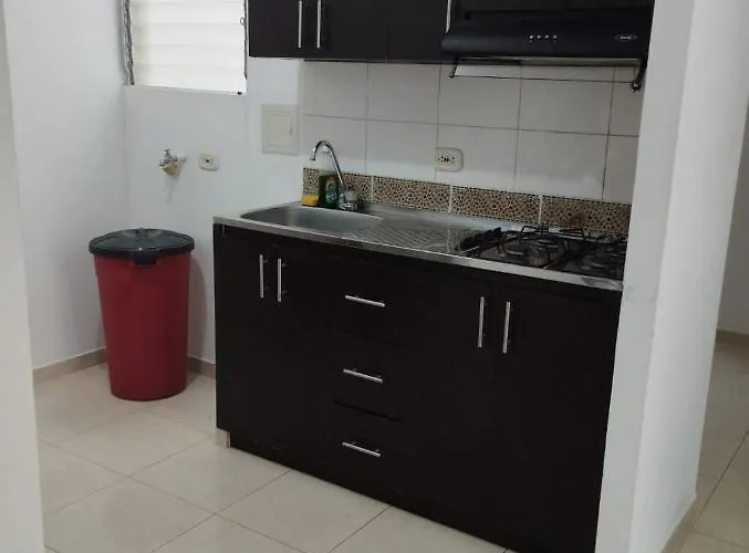 Apto De 3 Habitaciones Con Ventilador Y Parqueadero Comunal