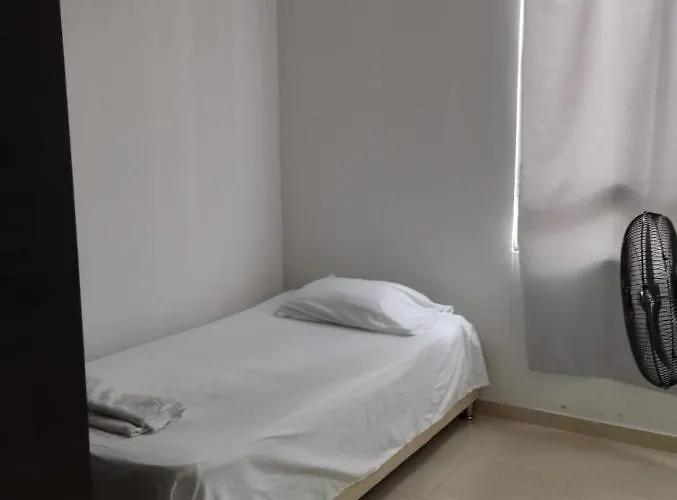 Apto De 3 Habitaciones Con Ventilador Y Parqueadero Comunal