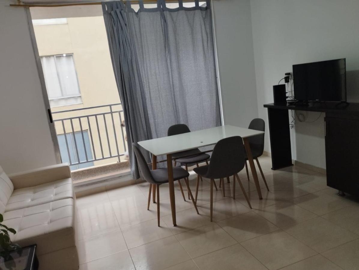 Apto De 3 Con Ventilador Y Parqueadero Comunal Apartment *